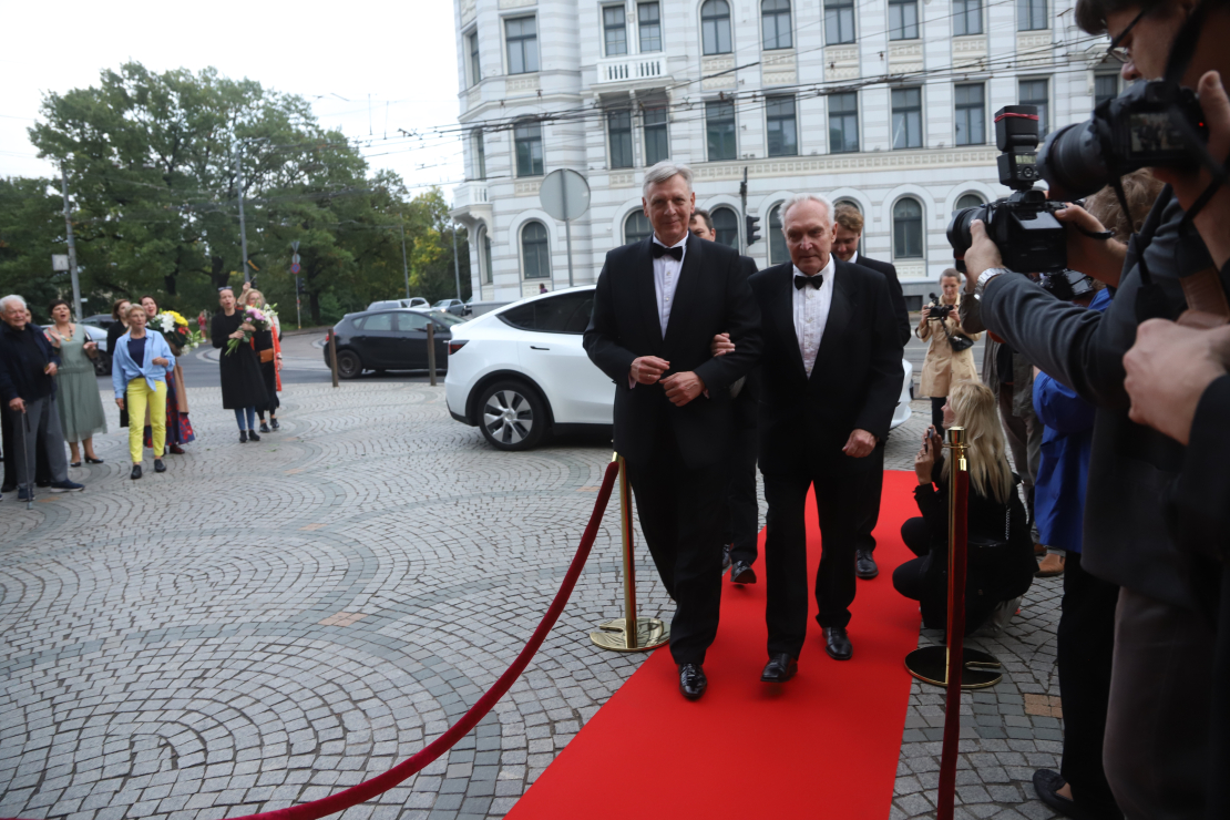 80. jubilejā sumināts izcilais aktieris Uldis Dumpis.