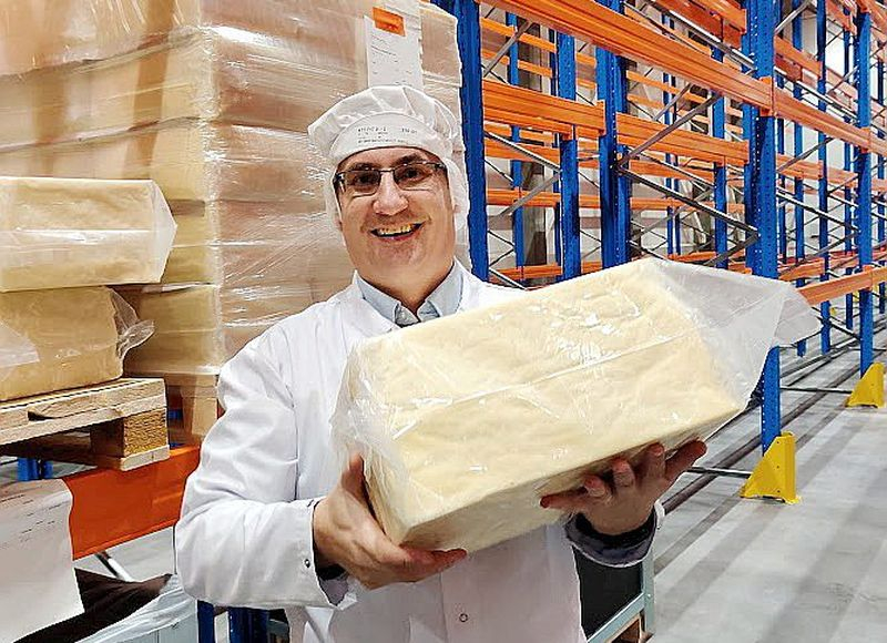 "E-Piim" rūpnīcas direktors Randels Vērits: "Ražošanu sākam ar Čedaras sieru, kam sekos gouda. Sieru eksportēsim uz visu pasauli. Gada beigās sāksim pārstrādāt sūkalas."