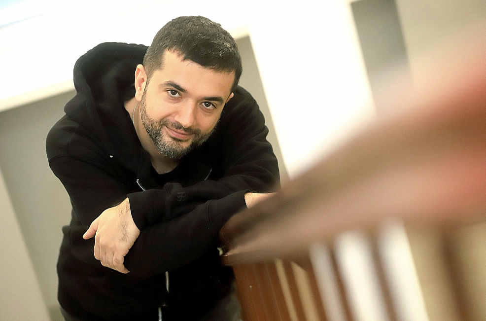 Aiks Karapetjans: "Ļoti vēlējos uztaisīt izrādi par to, kā cilvēki samierinās ar saviem nepiepildītajiem sapņiem."