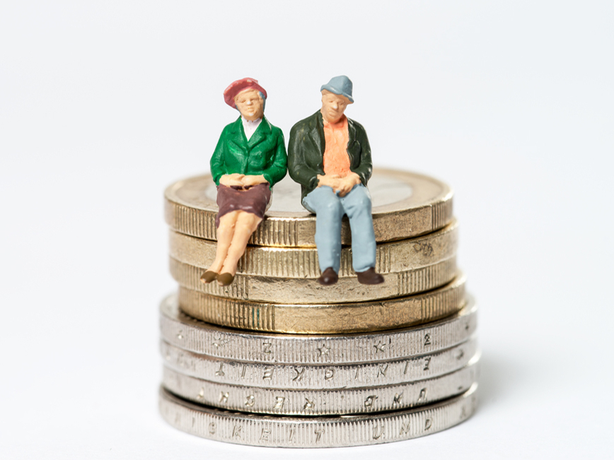 Pensija tiek pārrēķināta no tā mēneša pirmās dienas, kurā pensionārs pieprasījis pārrēķināt pensiju.