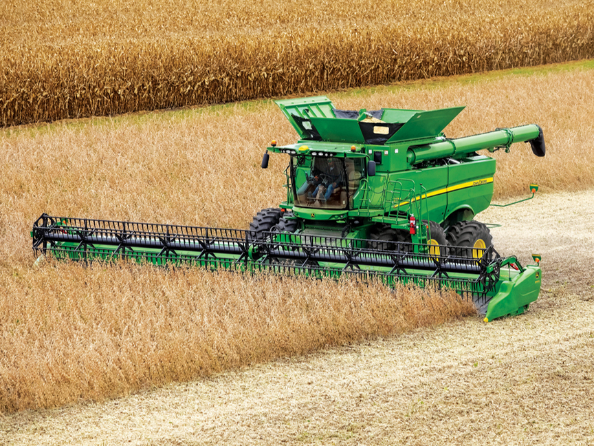 'John Deere S700' sērijas kombains.