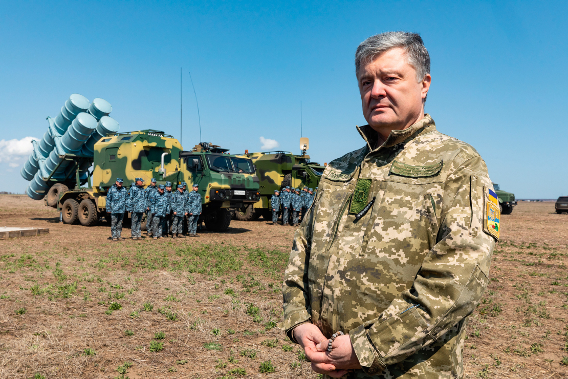 Toreizējais Ukrainas prezidents Petro Porošenko Ukrainas raķešu kompleksa izmēģinājumu laikā
2019. gadā.