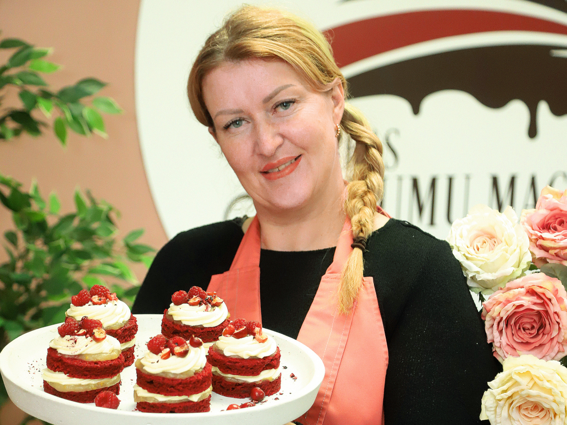Ilze Kupča un viņas "Sarkanais samts". 