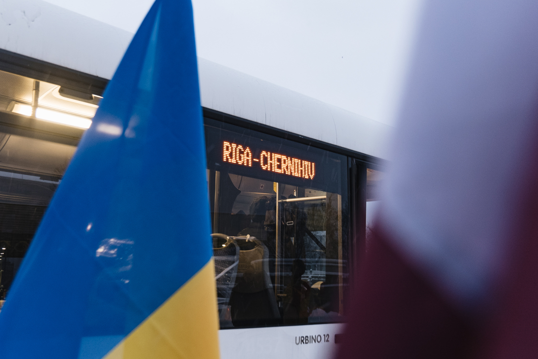 Ceļā uz Čerņihivu devušies 10 Rīgas dāvinātie autobusi.