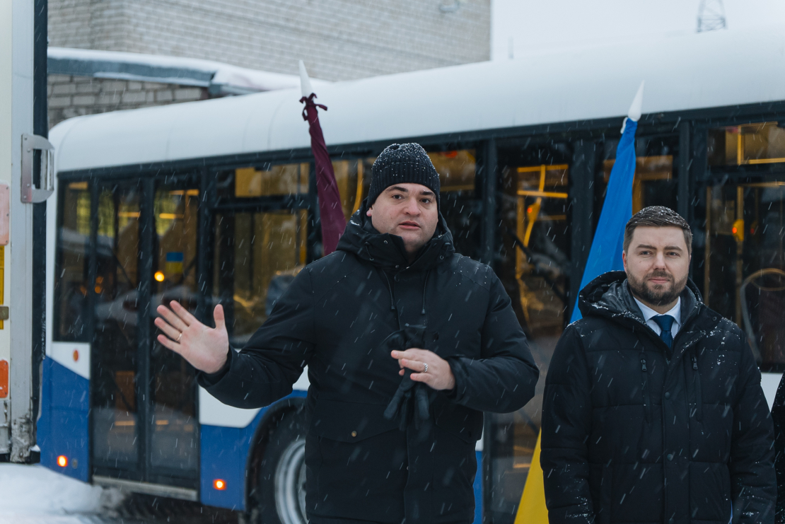 Ceļā uz Čerņihivu devušies 10 Rīgas dāvinātie autobusi.