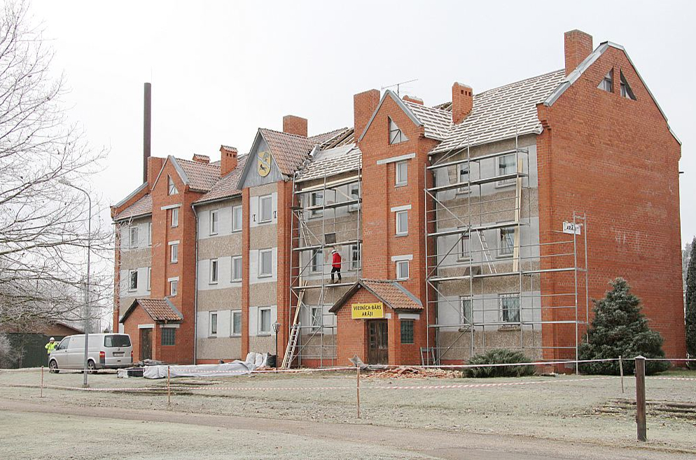 Jaunannas pagastā renovē daudzdzīvokļu ēku. Vai pēc dzīvokļiem būs pieprasījums, ja skolas un bērnudārza vairs nav?