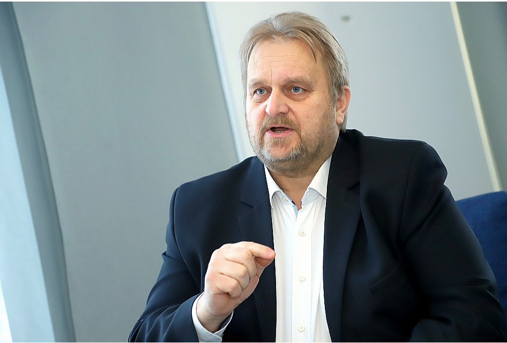 Andrejs Ceļapīters: "Gribu balsot par labiem likumiem un pēc sirdsapziņas. Nākot uz Saeimu, viens no maniem uzstādījumiem bija cīnīties pret sliktiem, muļķīgiem, nepareiziem, politiski kļūdainiem likumprojektiem un lēmumiem."