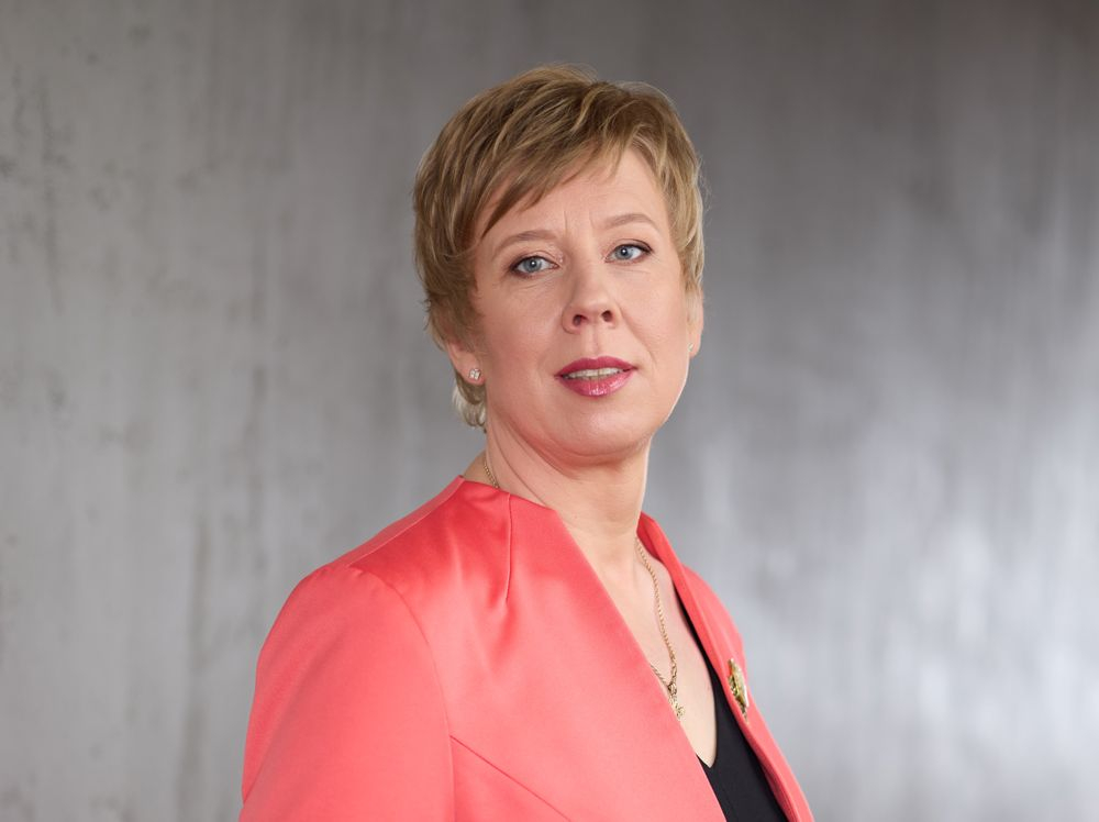 Ilze Pētersone-Godmane, AS "Gaso" valdes priekšsēdētāja: "Izmaiņas tarifos ir nepieciešamas, jo, neskatoties uz to, ka šogad dabasgāzes cenas samazinājās, salīdzinājumā ar iepriekšējo gadu cenas joprojām vairākas reizes pārsniedz esošajā tarifu periodā plānoto cenu līmeni, kas AS "Gaso" radījis papildu izmaksas."