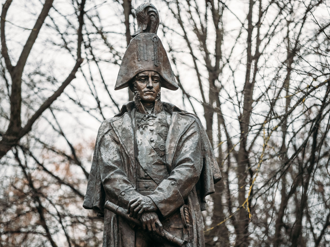 Krievijas impērijas ģenerāļa Barklaja de Tolli piemineklis Esplanādē.