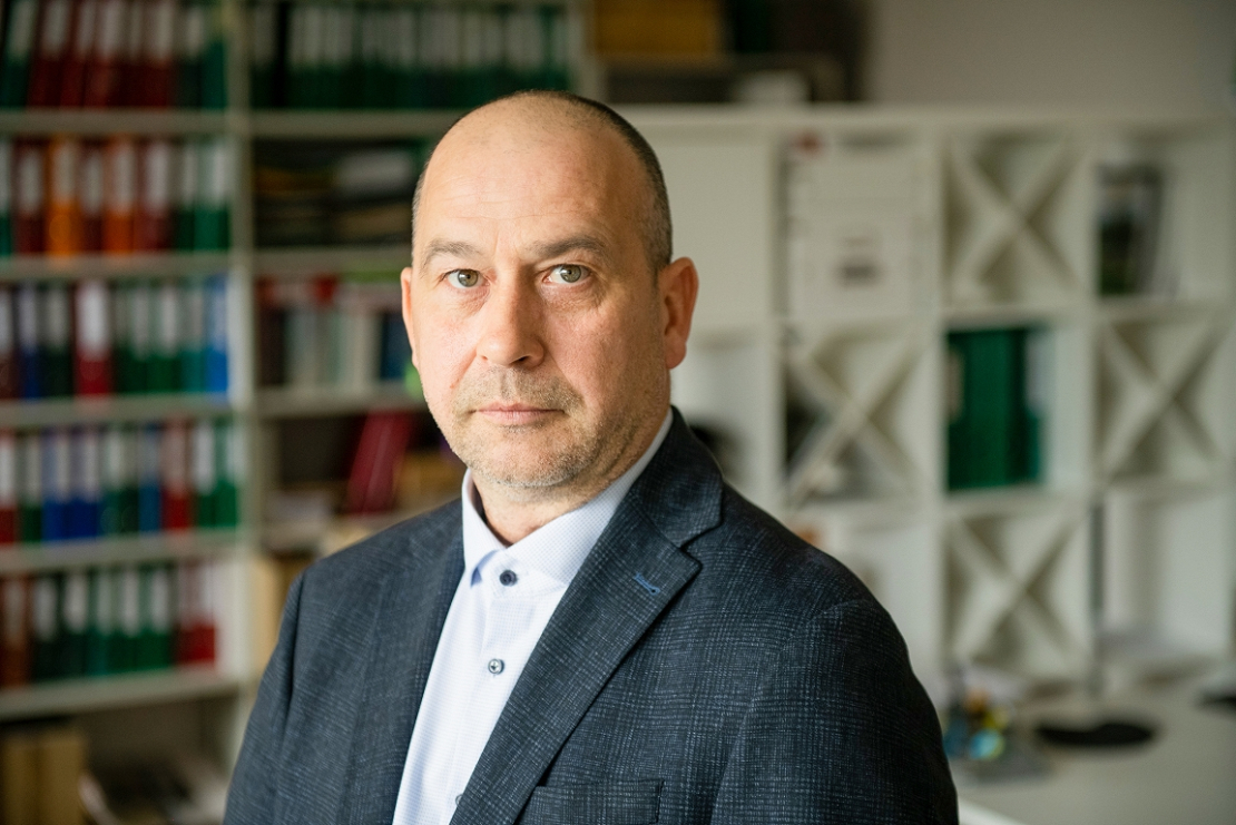 Biedrības "Zemnieku saeima" valdes priekšsēdētājs Juris Lazdiņš: "Gan Covid-19 krīze, gan karadarbība Ukrainā lauksaimiecības nozarei devušas spēcīgus pārmaiņu impulsus – no vienas puses strauji pieaugušas dažādu izejvielu un degvielas cenas, bet no otras – kritušās produkcijas pārdošanas cenas. Skaidrs, ka ir jārīkojas un visiem jākļūst efektīvākiem. Kā to panākt? Ir tikai daži ceļi – izmantot jaunākās zinātnes atziņas, jaunākās šķirnes un jaunākās tehnoloģijas."