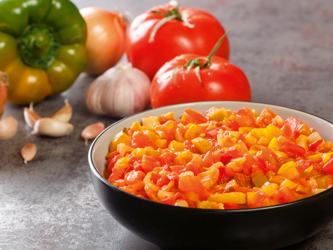 Sofrito - šo ķiploku, sīpolu, tomātu un olīveļļas kombināciju citās kultūrās izmanto kā maltītes pamatbāzi.