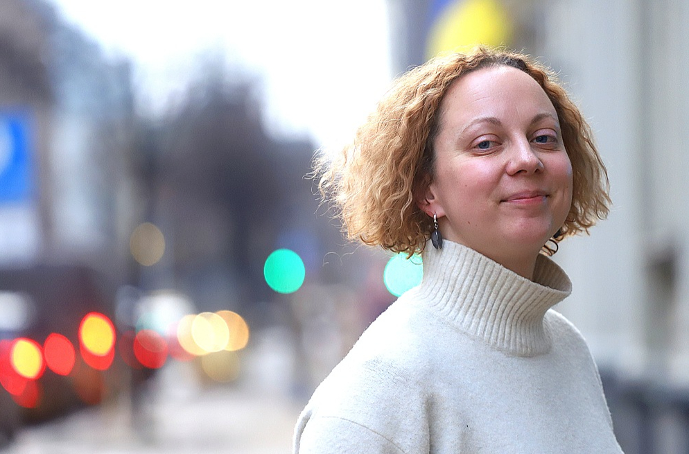 Una Bergmane: "Cilvēki Latvijā uz atmodas periodu un PSRS sabrukumu bieži mēdz skatīties divās galējībās – vai nu ka PSRS sabruka tikai tā dēļ, kas notika Baltijā, vai arī ka nekas no tā, kas notika šeit, nebija svarīgs, jo visu izlēma "augstāki spēki" Maskavā, Vašingtonā, Londonā un tā tālāk. Patiesība, kā tas bieži vien notiek, ir pa vidu."