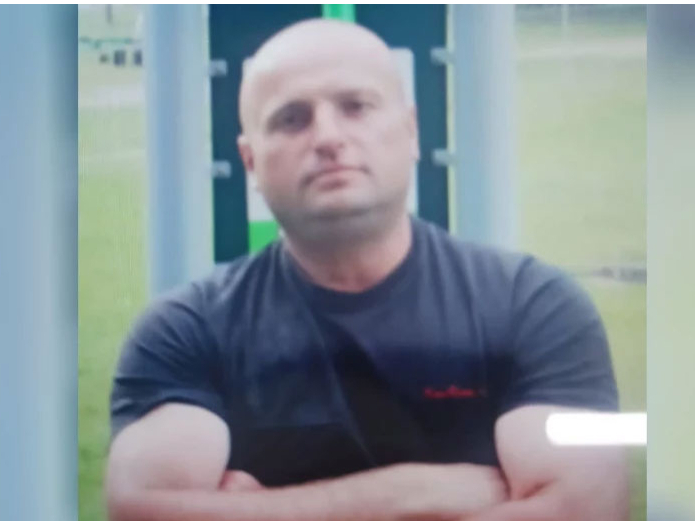 Valsts policija aicina aplūkot Aliaksandr Novik fotogrāfiju un atsaukties ikvienu, kura rīcībā ir informācija par viņa iespējamo atrašanās vietu. 
