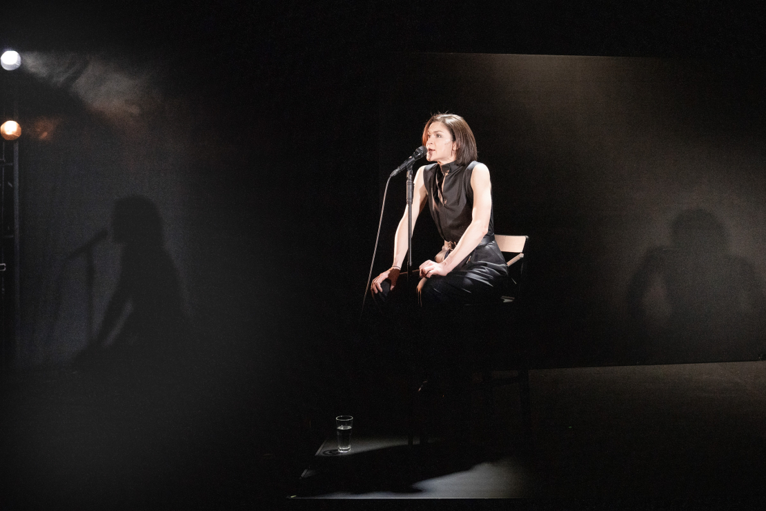 Ilze Ķuzule-Skrastiņa monoizrādē "Visas viņas".