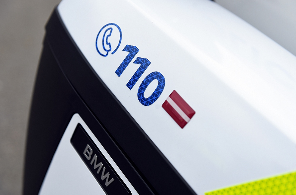 Liepājniece tiesā liecināja, ka policists jau no paša sarunas sākuma centies viņu "atšūt"- analizējis katru iesniegumos uzrakstīto teikumu, izsakot savus pretargumentus.