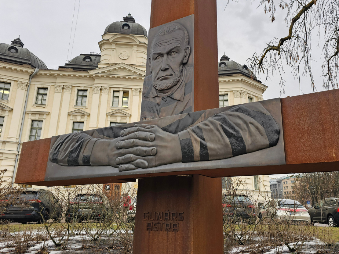 Gļeba Panteļejeva veidotais Gunāra Astras piemineklis.