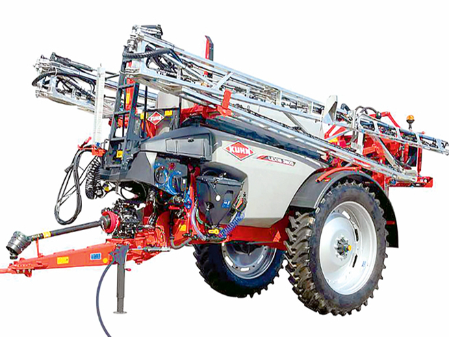  'Kuhn Lexis 3800' smidzinātājs. 