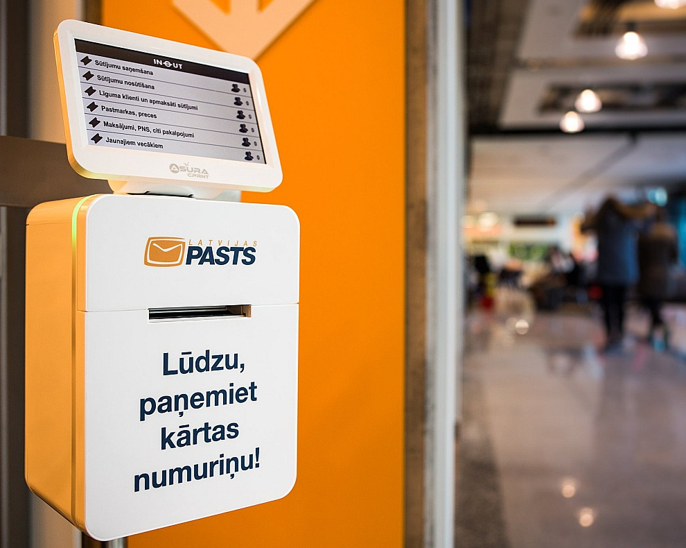 "Latvijas Pasta" padome, kas nupat atkāpusies, valdes priekšsēdētājas amatā pagājušā gada augustā iecēla pašreizējo "Latvijas Pasta" valdes priekšsēdētāju Beāti Krauzi-Čebotari. Viņas vadībā arī intensīvi sākās pasta reorganizācija. Vai nu arī valdei būtu "jāizņem kārtas numuriņš" rindā uz atkāpšanos?