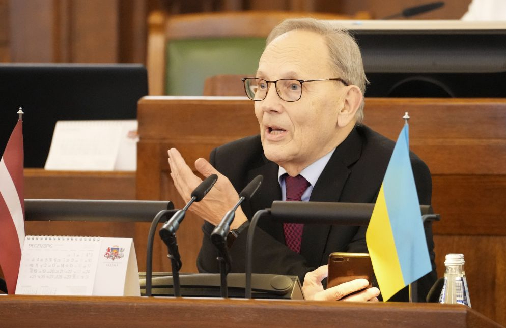Saeimas deputāts Aleksandrs Kiršteins, kurš ilgi bija Nacionālās apvienības biedrs, bet drīz pēc izstāšanās no tās tagad startē no saraksta "Tauta. Zeme. Valsts".