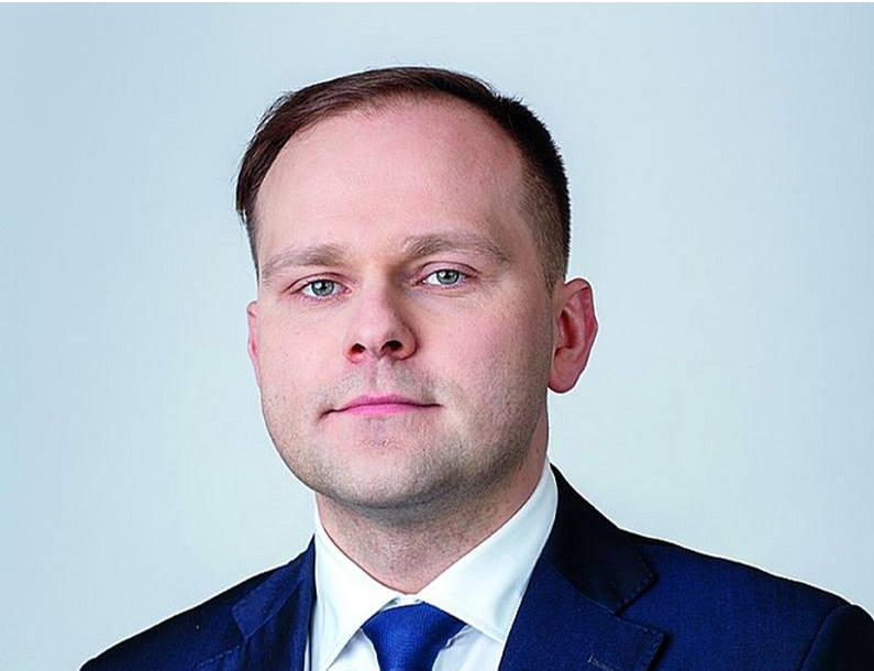 "Mūsu komandas galvenās darbības prioritātes būs vienmērīga visa novada attīstība, reāli izpildāmu mērķu definēšana, atvērta komunikācija ar iedzīvotājiem," sacīja Linards Kumskis.