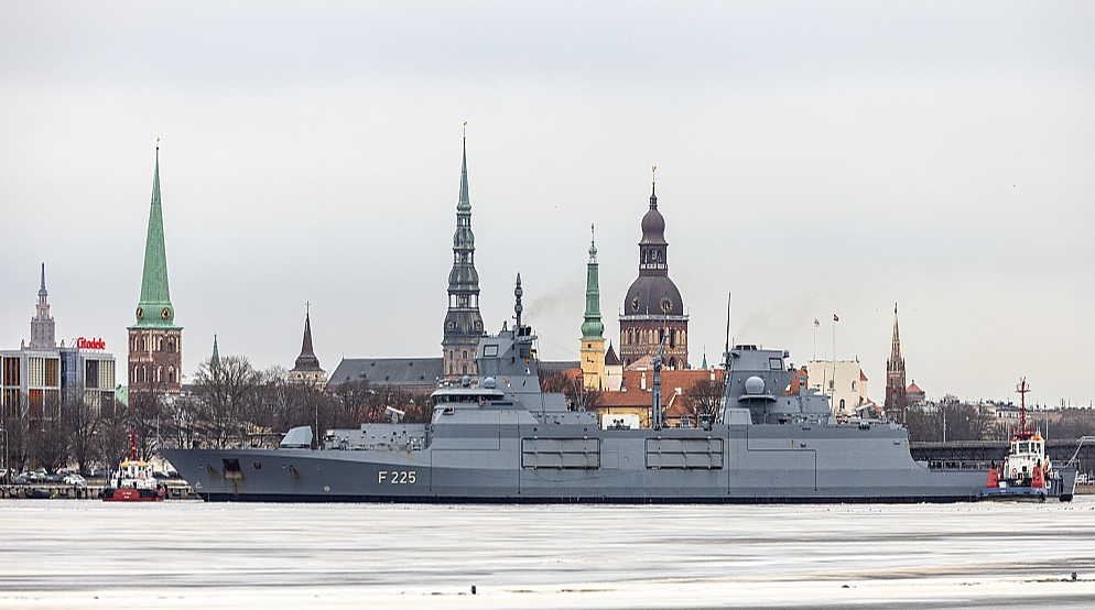 Vai NATO aizstāvēs Latviju iebrukuma gadījumā? Vācijas jūras spēku fregates "Rheinland – Pfalz" vizīte Rīgā 26. janvārī ir nepārprotams signāls, ka jā.