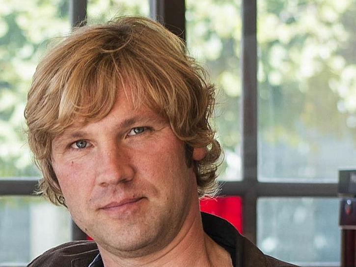 Kārlis Dambergs, Āgenskalna tirgus un "Kalnciema kvartāla" apsaimniekotājs: "Vēsturisku ēku atjaunošanai paredzētā finansējuma jomā pēdējos 30 gadus valda vakuums. Atjaunošana un uzturēšana galvenokārt balstās latviskajā dzīvesziņā – ciktāl paši novērtējam senās ēkas un pamazām, bet neatlaidīgi, tās čubinām."