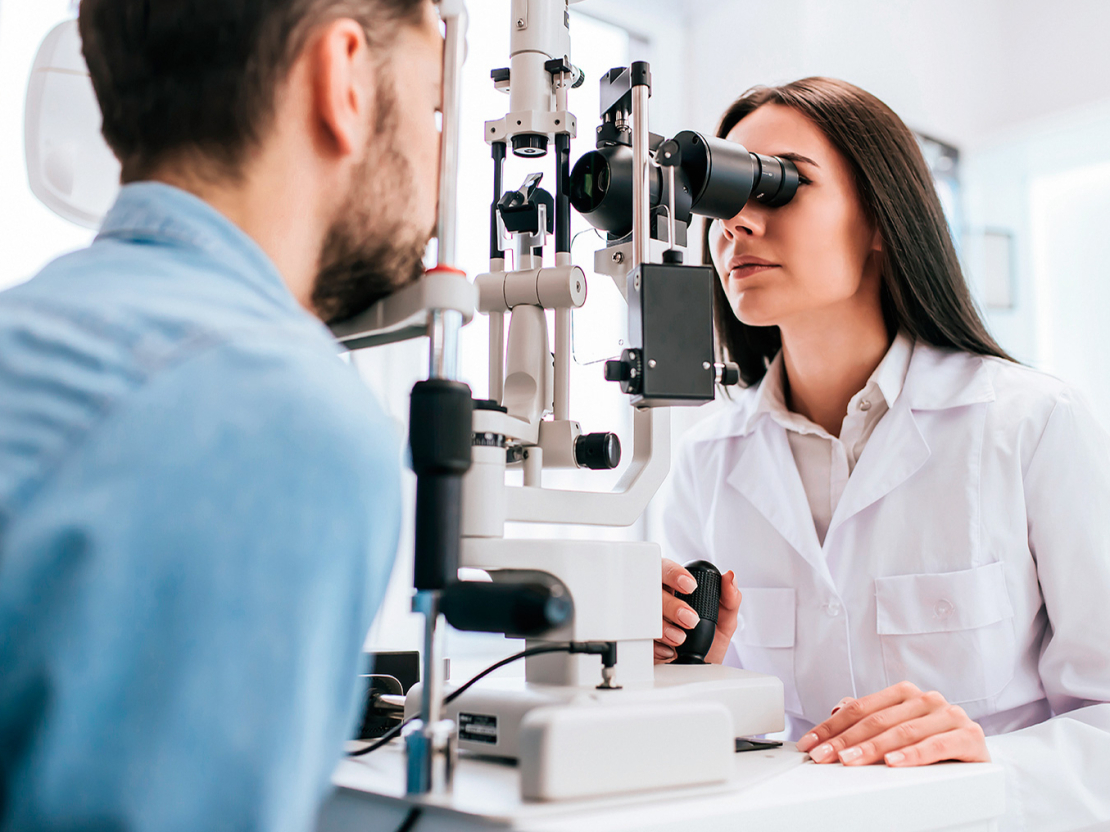 Ja vizītē konstatēta kāda saslimšana vai nopietnas redzes problēmas, optometrists nosūta pacientu pie oftalmologa.