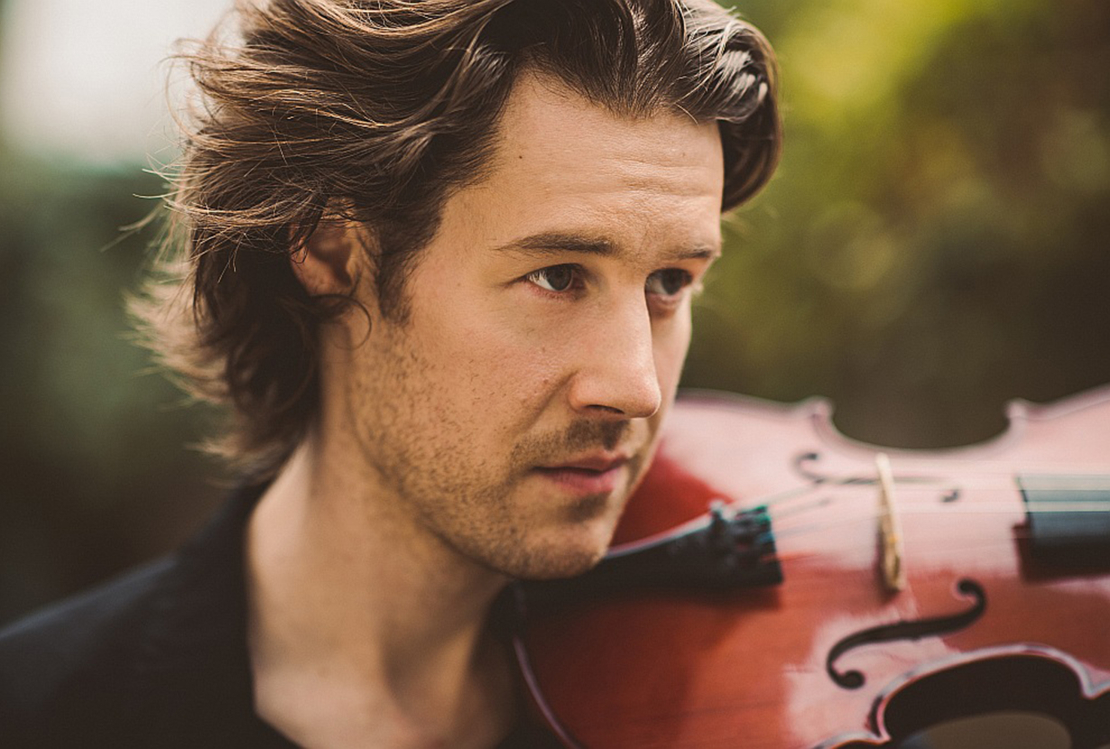 Britu vijolnieks Tomass Gūlds 17. februārī uzstājās kopā ar "Sinfonietta Rīga".
