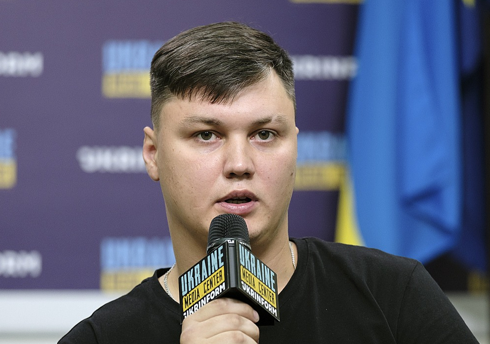Krievijas pilots Maksims Kuzminovs preses konferencē Kijivā pagājušā gada 5. septembrī. Viņš pavēstīja, ka neesot gribējis piedalīties Krievijas karā pret Ukrainu.