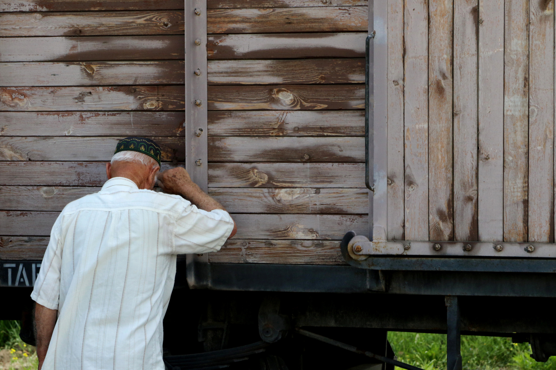 Deportējamajiem deva laiku sakrāmēties no dažām minūtēm līdz, augstākais, pusstundai, pēc kā kravas automašīnās transportēja uz dzelzceļa stacijām.
