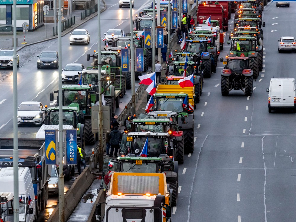 Čehijā protestē tūkstošiem lauksaimnieku.