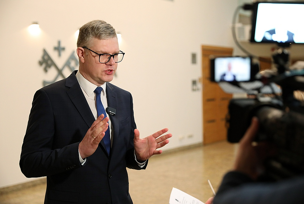 Rīgas mērs Vilnis Ķirsis apgalvo, ka bauda savas partijas atbalstu, neskatoties uz dažādiem pārmetumiem, kas pēdējā laikā viņam tiek izteikti no "Progresīvo" puses.