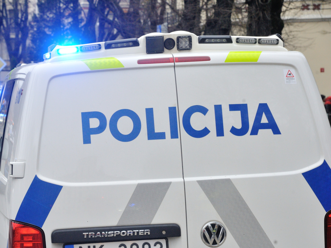 Policija.