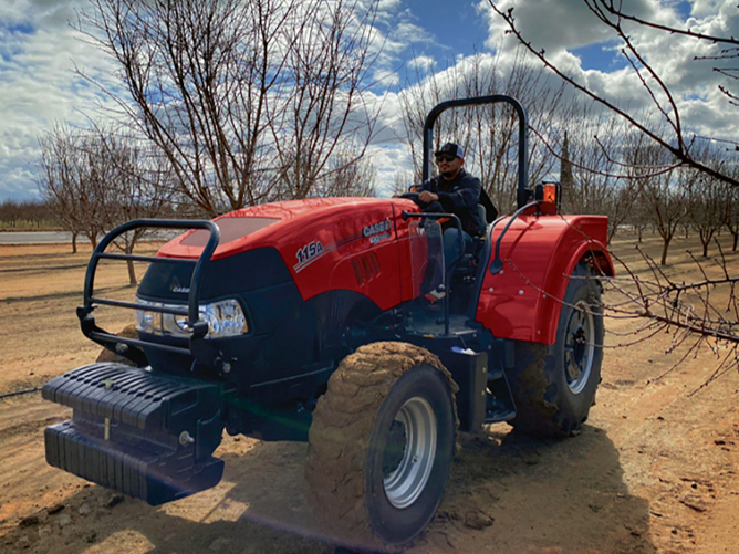 'Farmall 140A Pro' traktors.