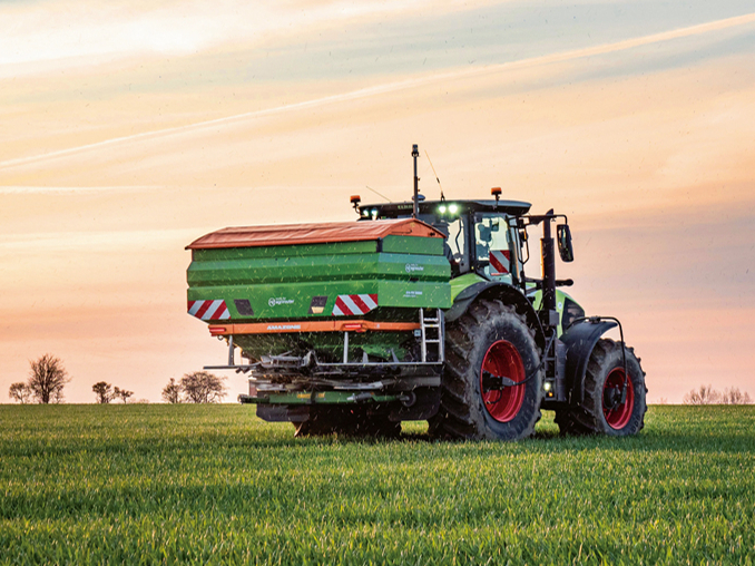  'Amazone ZA-TS' izkliedētājs.
