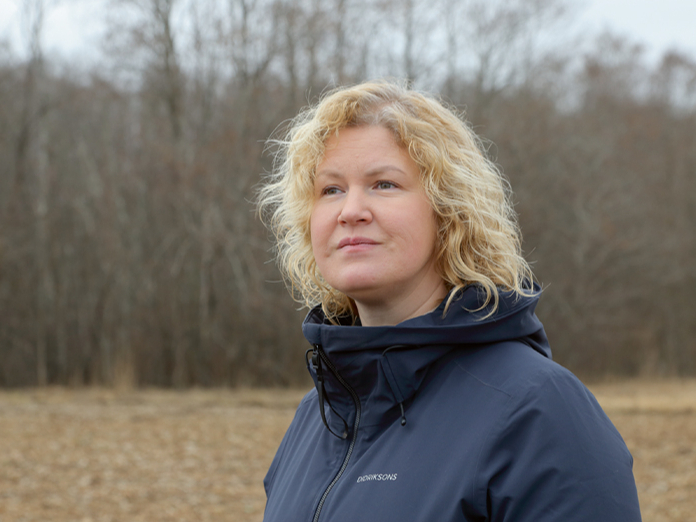 Aiva Švēde: "Mežsaimniecība un lauksaimniecība zaļo organizāciju vērtējumā patlaban ir divas visļaunākās Latvijas uzņēmējdarbības nozares. Tu kop laukus, rūpējies par tiem un par mežu, kaut kas neizdodas, turpini, tomēr beigās tevi pataisa par bišu indētāju un vēl sazin ko. Pilnīgi absurdi!"