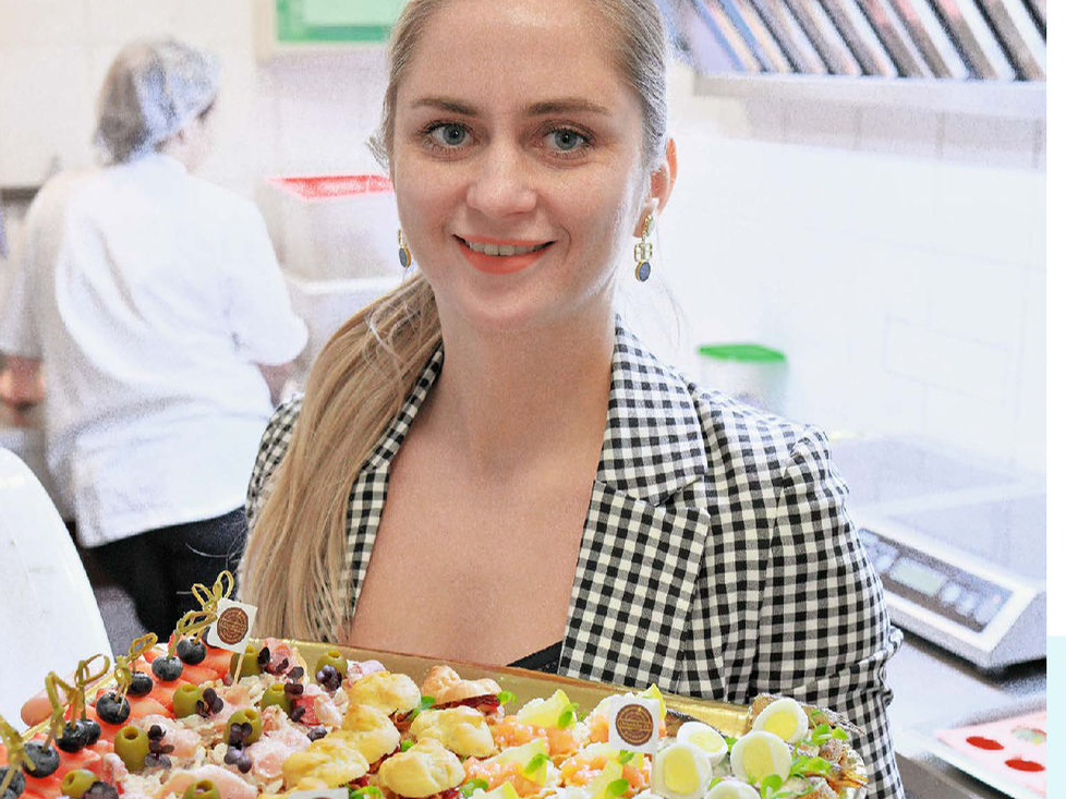 Veronika Bogdanova cenšas, lai uzkodas garšotu visiem.