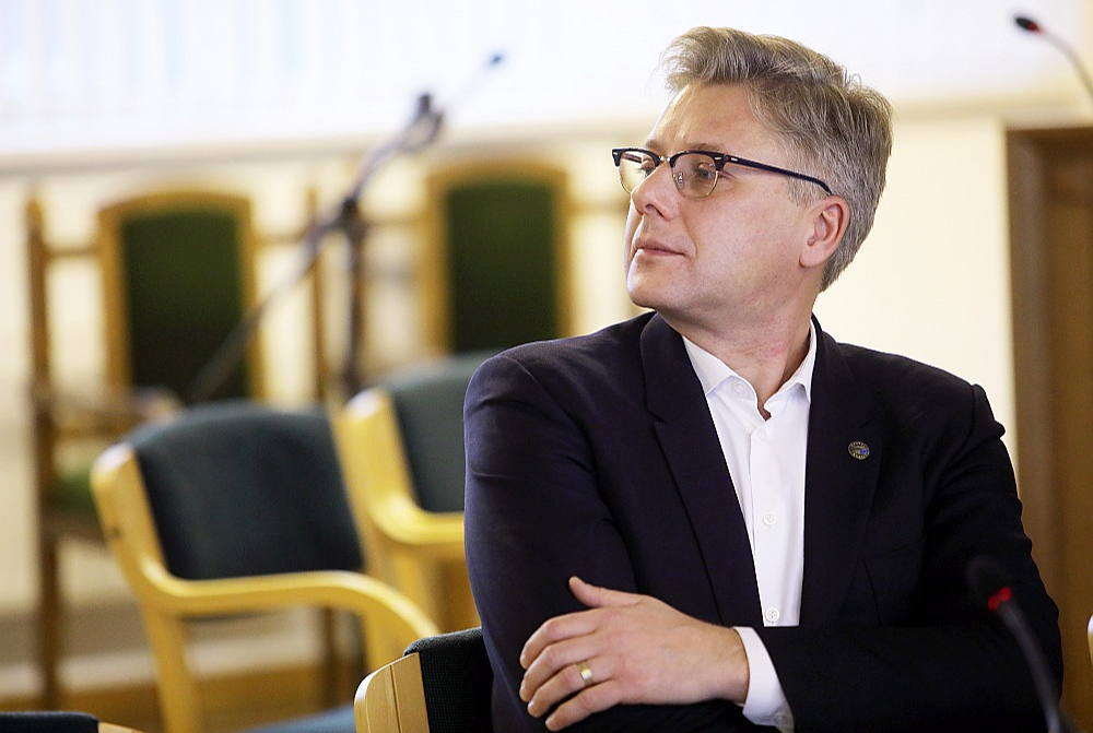 "Saskaņas" politiķis Nils Ušakovs, kurš savulaik parakstījies referenduma rīkošanai par krievu valodu kā valsts valodu Latvijā, joprojām turpina savu kursu.