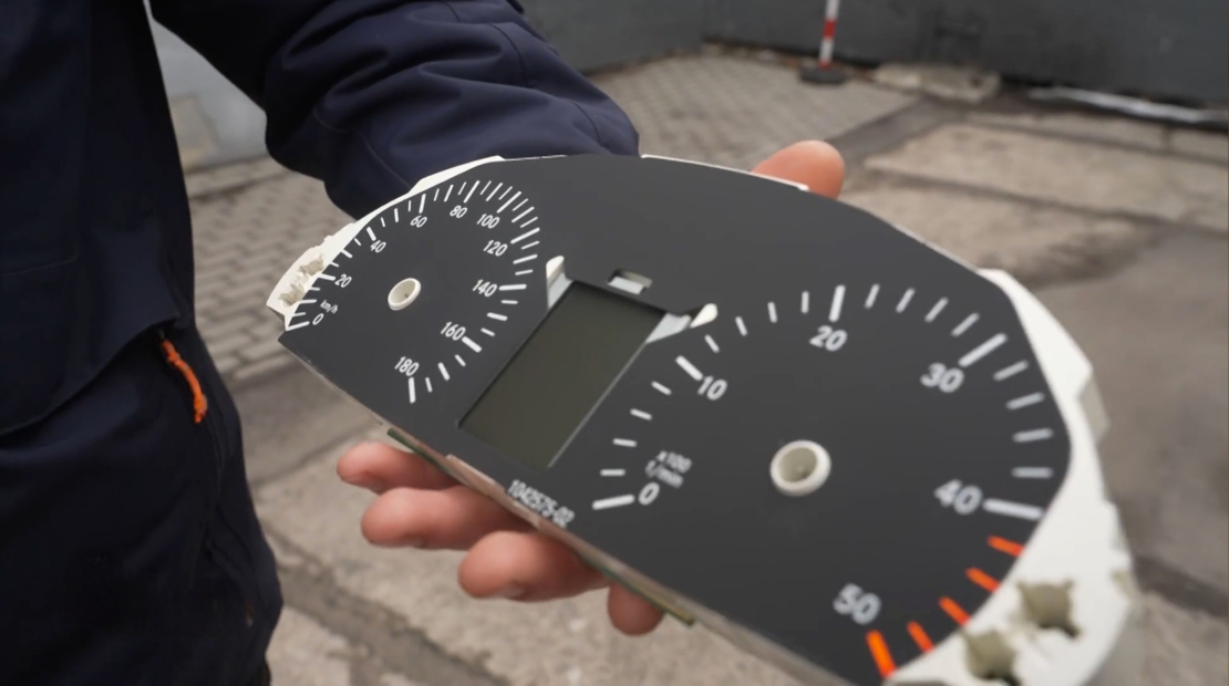 Manipulācijas ar odometru jeb tā dēvētā odometru tīšana esot miljardos eiro mērāms rūpals visā Eiropā.