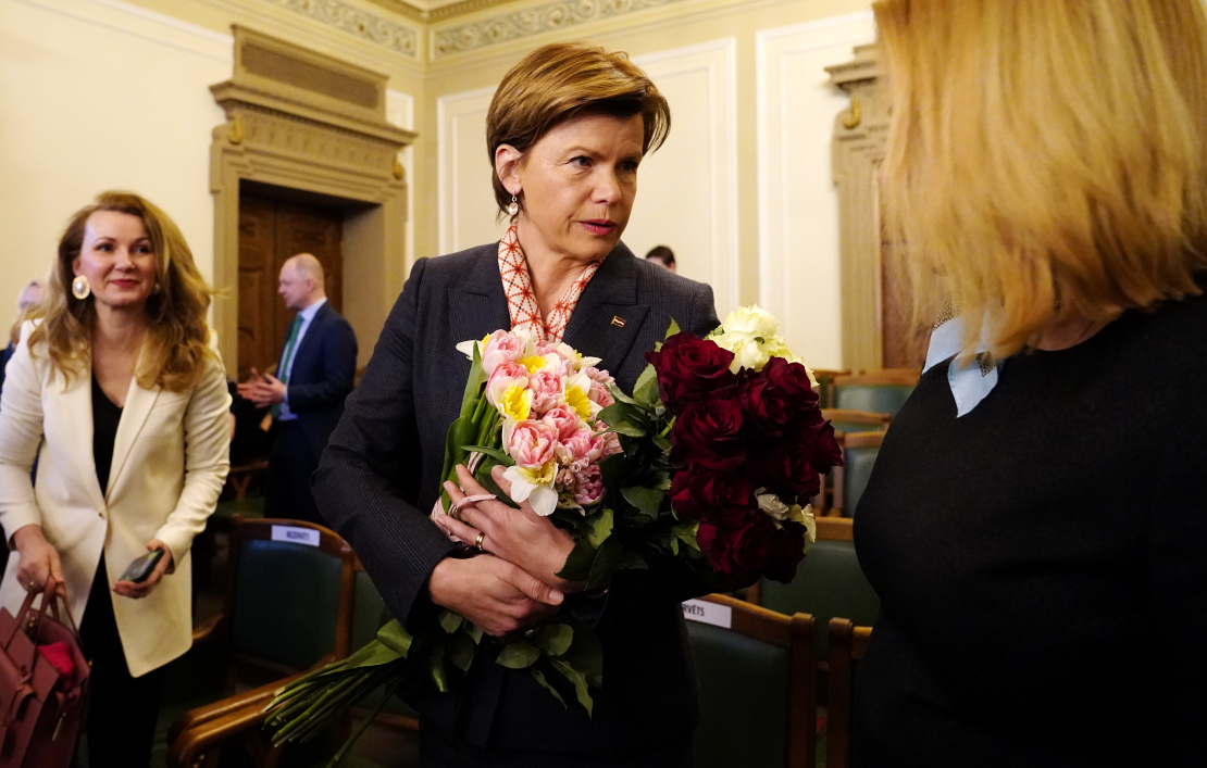 Saeima ārkārtas sēde, kurā lemj par uzticības izteikšanu diplomātei, topošajai ārlietu ministrei Baibai Bražei.