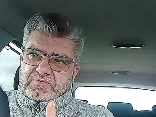 Jānis Straumītis regulāri arī pārraida savu viedokli sociālajā medijā "Facebook".