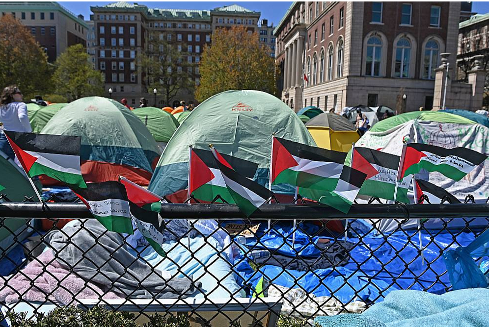 Palestīniešu atbalstītāju nometne Kolumbijas Universitātes studentu pilsētiņā Ņujorkā.