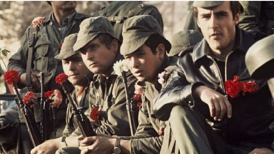 Portugāļu karavīri revolūcijas dienās.