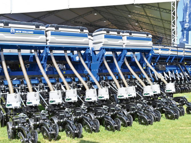 'New Holland P3000' sējmašīna.