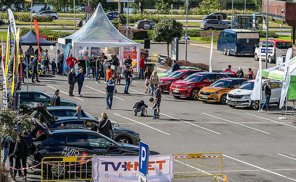 "Gada auto 2024" publikas diena pie "Mola".