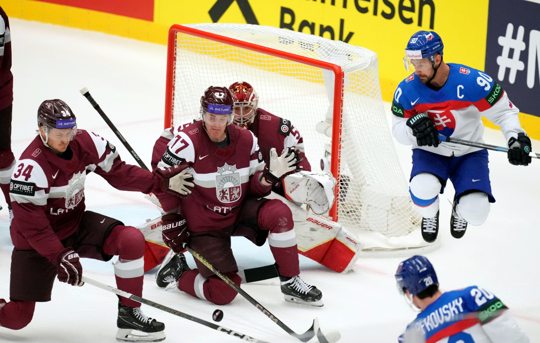 Pasaules hokeja čempionāta spēle starp Latvijas un Slovākijas valstsvienībām ''Ostravar arēnā'' Ostravā.