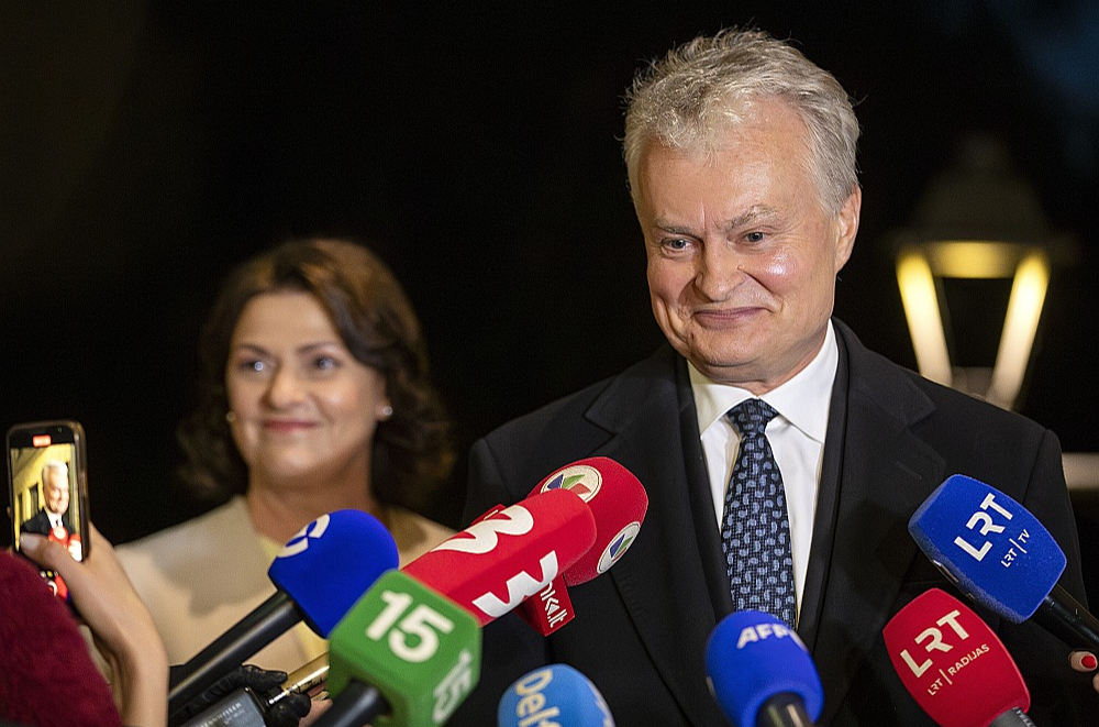 Lietuvas prezidents Gitans Nausēda ar dzīvesbiedri Diānu Nausēdieni, svētdien gaidot vēlēšanu rezultātus.