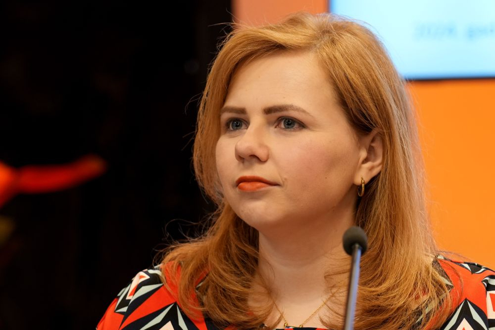 Klimata un enerģētikas ministrijas valsts sekretāres vietniece enerģētikas jautājumos Līga Rozentāle: "Starptautiskās Enerģētikas aģentūras sniegtās rekomendācijas sakrīt ar Latvijas prioritātēm enerģētikas jomā, kas apliecina, ka Latvija gatava kļūt par IAE dalībvalsti. IEA ir pieejami ekskluzīvi jaunākie enerģētikas nozaru tendenču, prognožu dati, padziļināti pētījumi, kurus varēsim izmantot Latvijas vajadzībām, gatavojot nacionālo enerģētikas politiku."