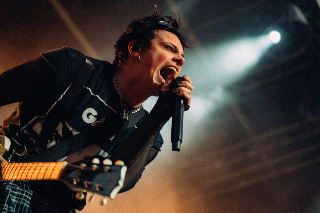 Siguldas pilsdrupu estrāde atklāj koncertsezonu ar enerģisko "Yungblud" šovu.