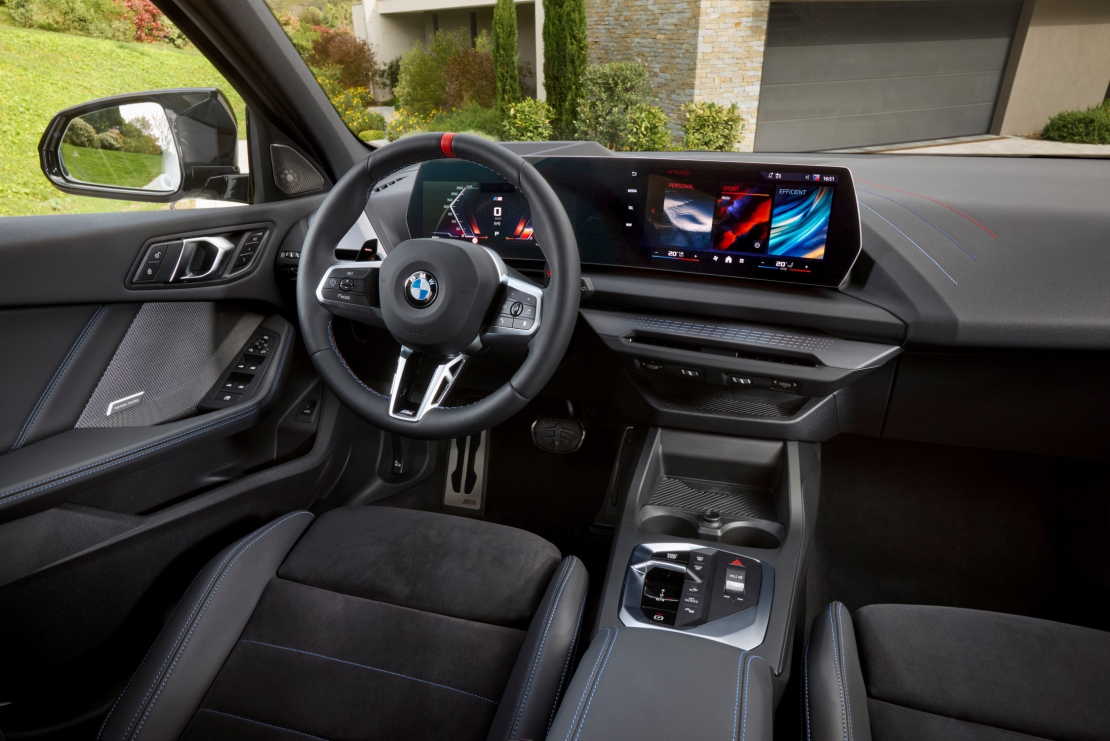 BMW 1. sērijas automobilis,